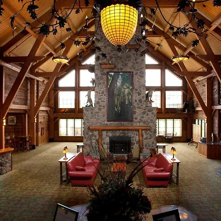 Hope Lake Lodge & Indoor Waterpark-3