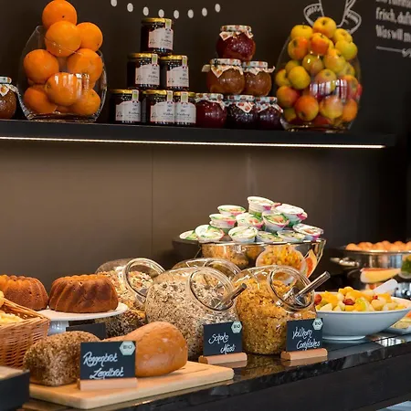 Motel One Duesseldorf-Hauptbahnhof-2