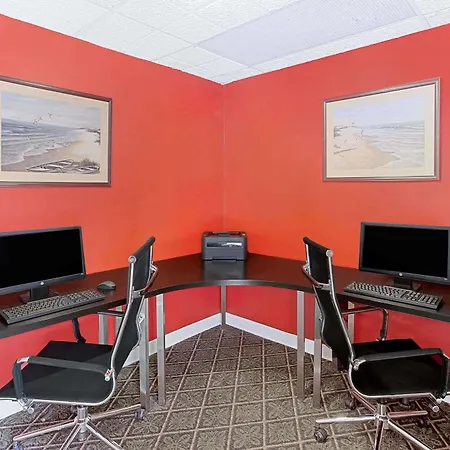 Ramada By Wyndham Waukegan/Great Lakes-3
