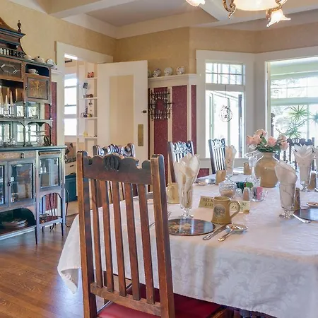 The Jabberwock Bed & Breakfast-2