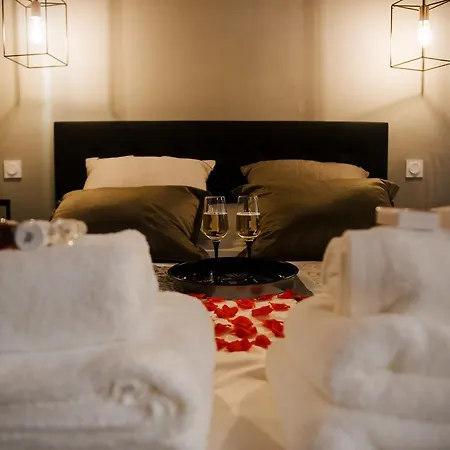 La Suite Romantique avec Jacuzzi au Cœur de Perpignan-2