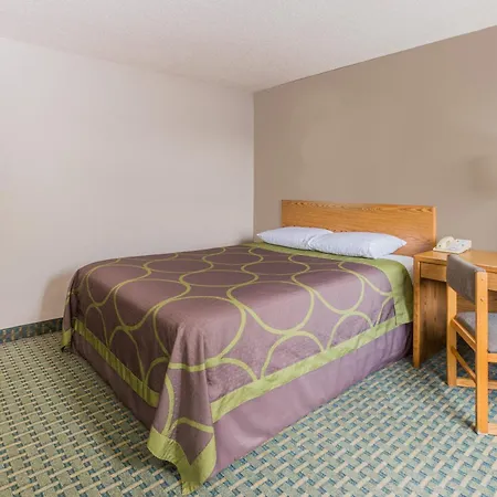 Super 8 By Wyndham St. Charles-2