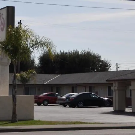 Travelers Inn Manteca-3