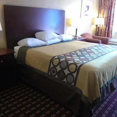 Super 8 By Wyndham Kerrville Tx-2
