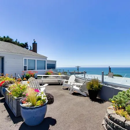 Cozy Ocean-View Condo Near Beach & Coastal Events-3
