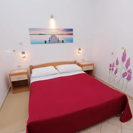 Room And Apartment Lea-2