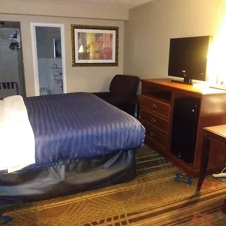Days Inn By Wyndham Hot Springs-2