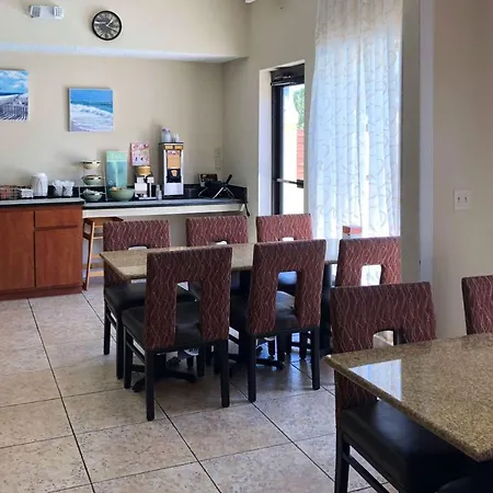 Quality Inn & Suites Miramar Beach-3