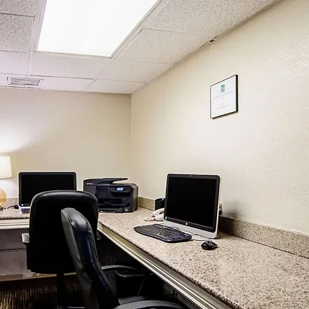 Quality Inn & Suites Denver Stapleton-3