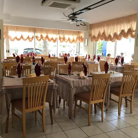 Hotel Canasta-3