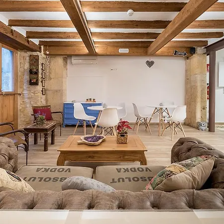 Hostal 977-3