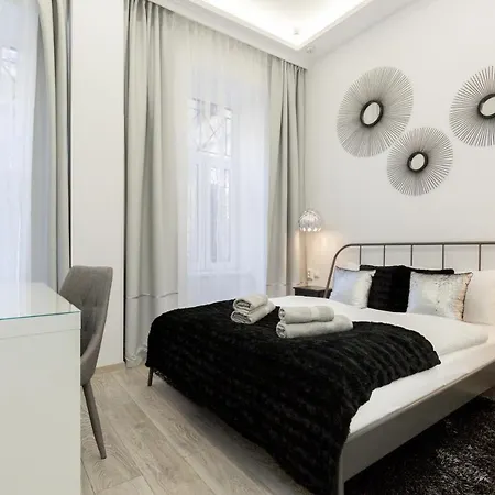 Silver Rooms By Staymood Holidays-3