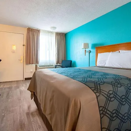 Econo Lodge-3