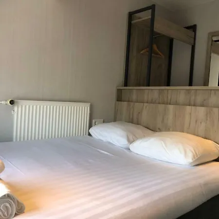 Facade Hotel Amsterdam-2