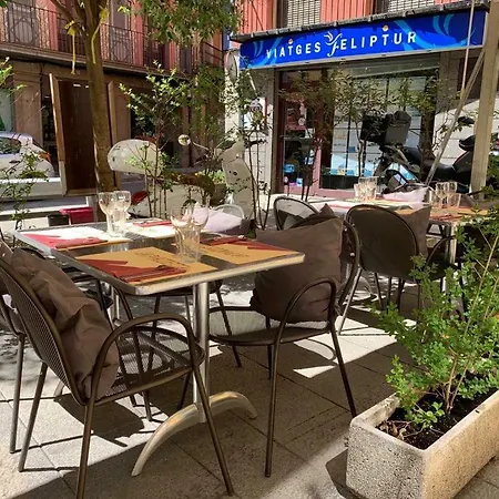 Hostal Del Ripolles-2