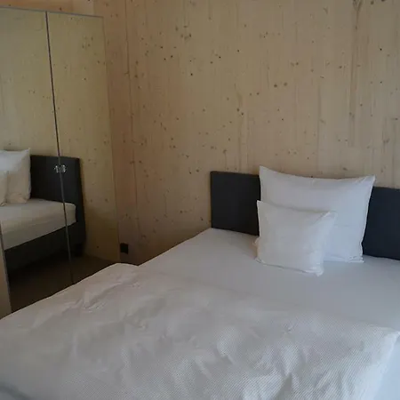 City Studios Warum ins Hotel-3