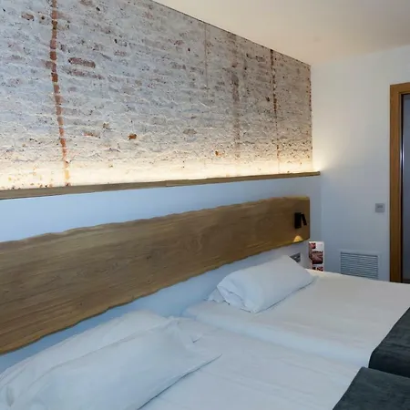 Hostal Paris-3