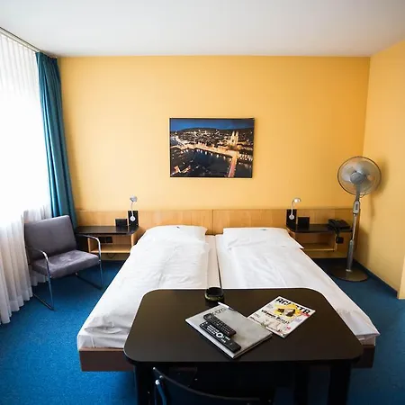 X-Tra Hotel-3