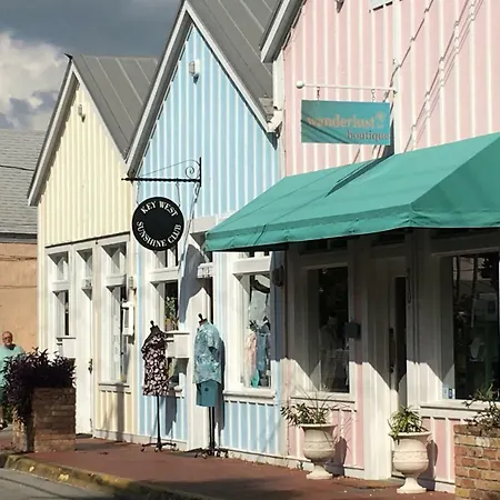 Avalon Bed And Breakfast (Adults Only)-2