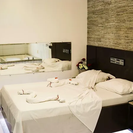 Motel Shampoo (Adults Only)-3