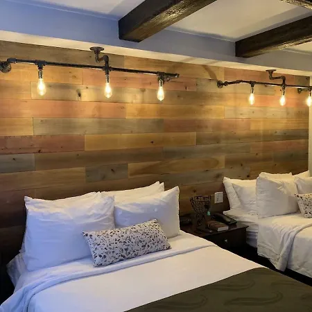 Cedar Stables Inn & Suites-2
