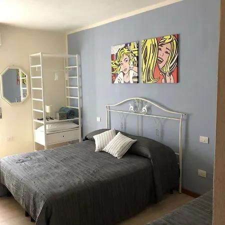 IRIDES ROOMS a un passo dai Parchi Divertimento-2