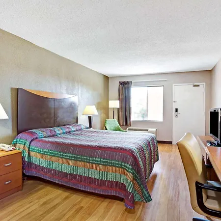 Super 8 By Wyndham Fredericksburg-2
