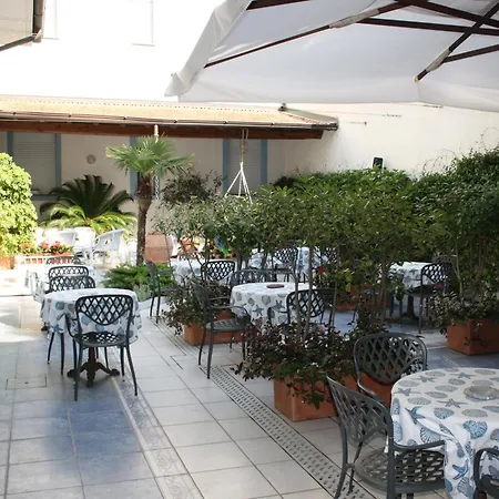 Hotel London-2