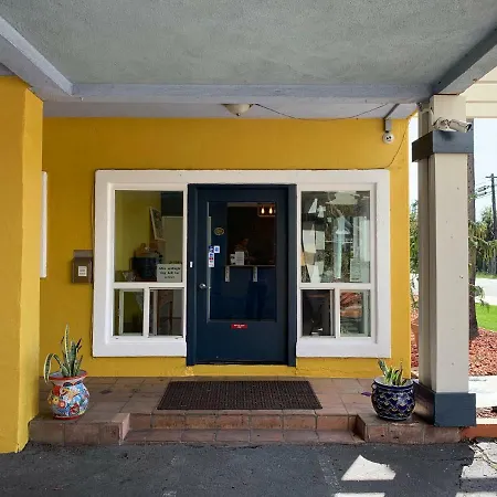 Sandyland Reef Inn-2