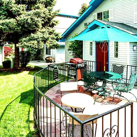 Turning Leaf Townhome Suites-2