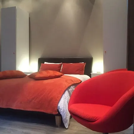Suite 11-2