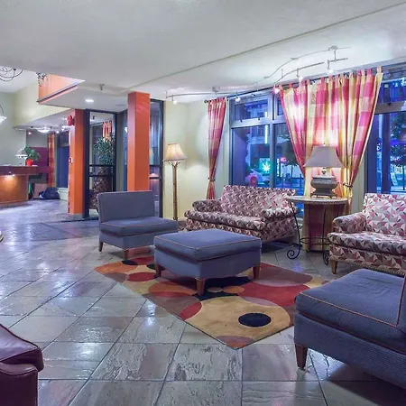 Howard Johnson By Wyndham Vancouver Downtown-3