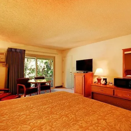 Super 8 By Wyndham Long Beach-3