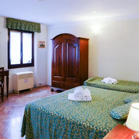 Corte Canal Venice-2