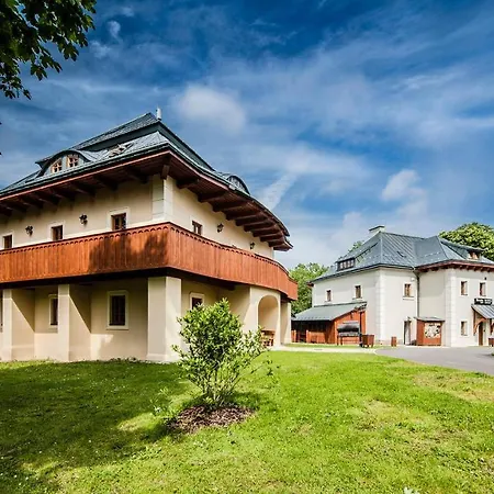 Hotel Kristin Hrádek-3
