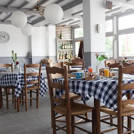 Le Pavillon Bleu Hotel Restaurant-3