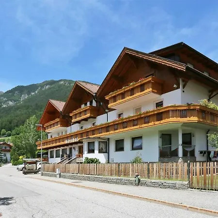 Pension Alpenhof B&B-3