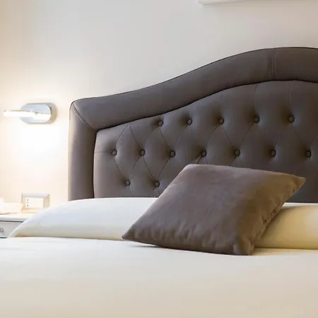 Royal Rooms Luxury Suite-2