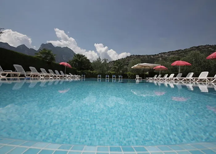 Hotel con piscina a Torbole Sul Garda