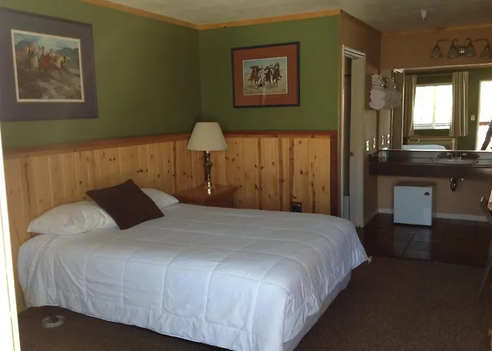 Lone Pine Golf hotels