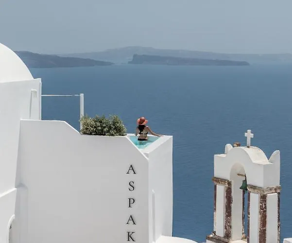 Los mejores  20 Hoteles Spa en Oia (Santorini) para una Escapada de Relax 