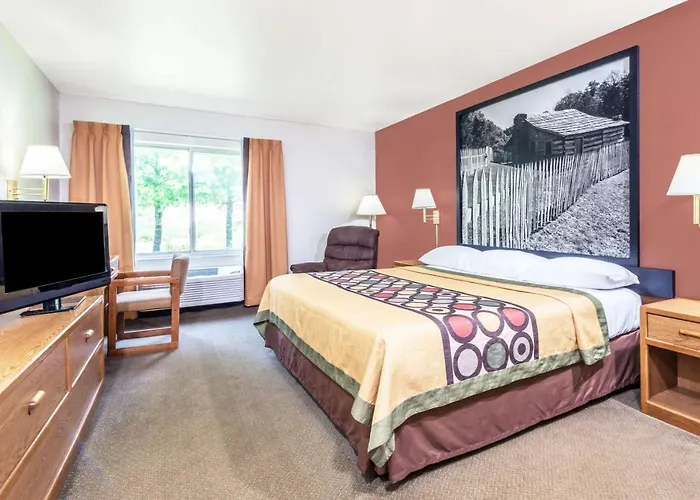 Super 8 By Wyndham Louisa