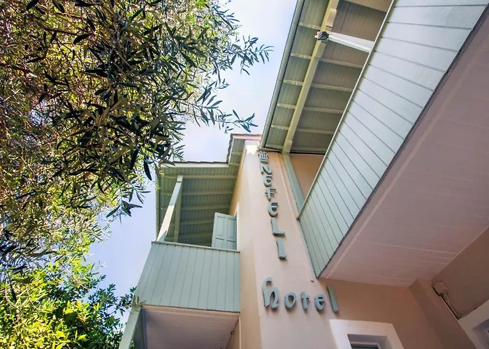 Hotels in Áyios Nikítas