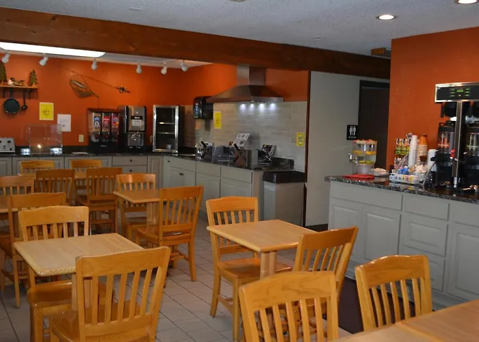 Eveleth Hotels