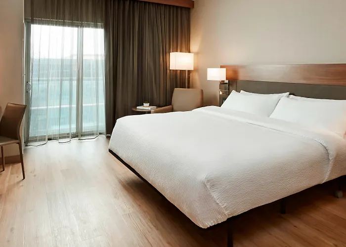 Ac Hotel By Marriott Cincinnati At The Banks