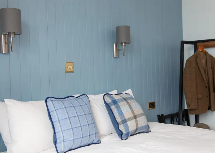 Hotels in Inversnaid