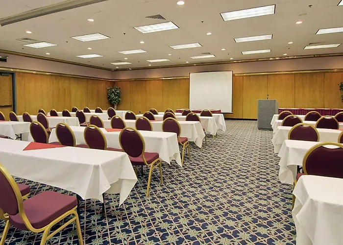Ramada By Wyndham Portland Airport Hotel