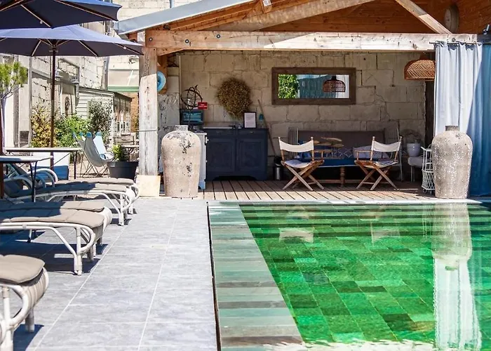 Montsoreau Hotels