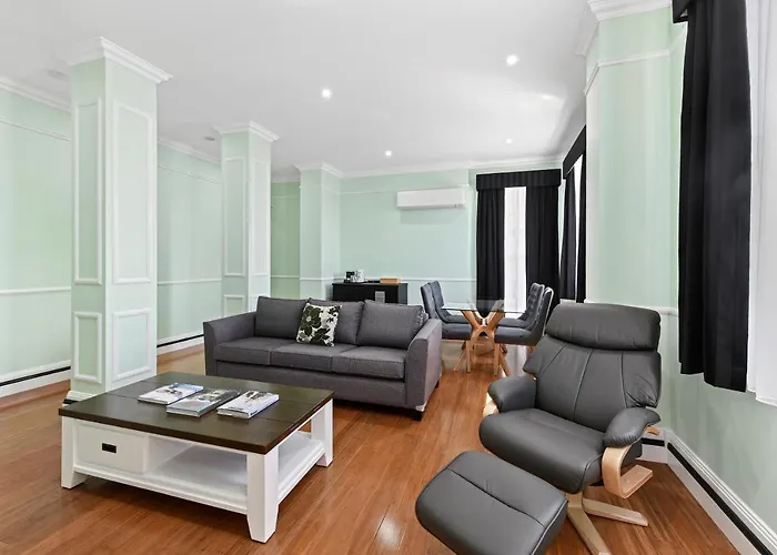 Wauchope Hotels