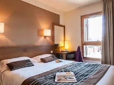 Flaine Prime Ski In, Ski Out Apartment